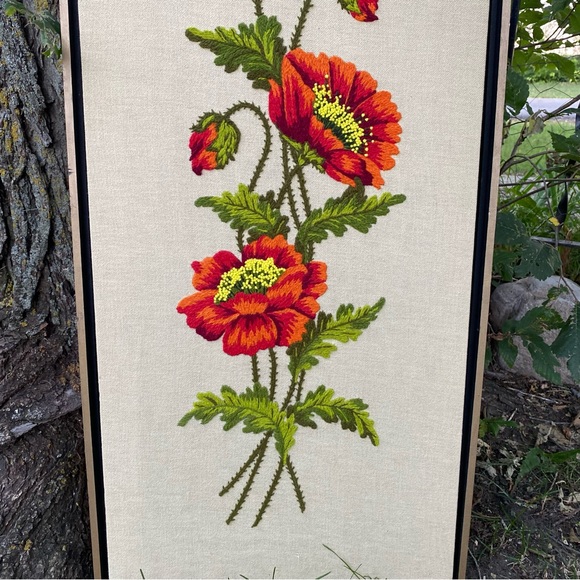 Vintage crewel 1960s Americana Folk‎ Art Large Scale Framed Poppies Needlepoint - Picture 5 of 6